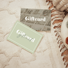 Giftcard in cadeauverpakking van Instawall; twee kaarten, groene kaart en collage-achtergrond.