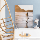 Fotovergroting Plexiglas Portrait 3:4 van Instawall Prints, staand op witte kast tegen blauwe muur met strandfoto